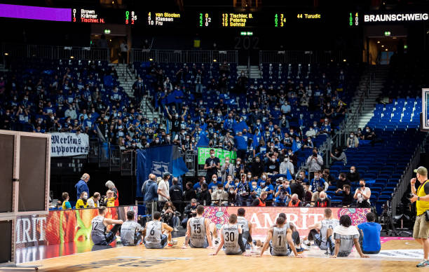 观众涌入城 观众涌入城