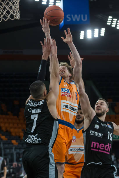 的表现不仅 的表现不仅